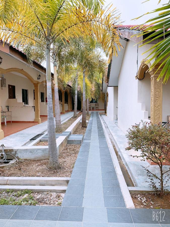 Dhania Cenang Beach Motel Pantai Cenang  Exterior foto