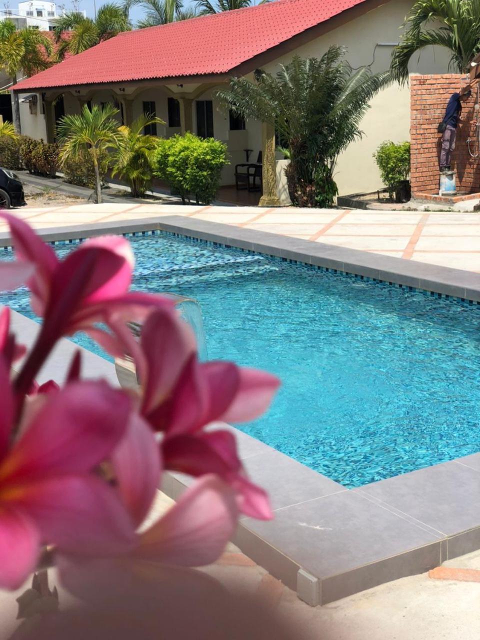 Dhania Cenang Beach Motel Pantai Cenang  Exterior foto