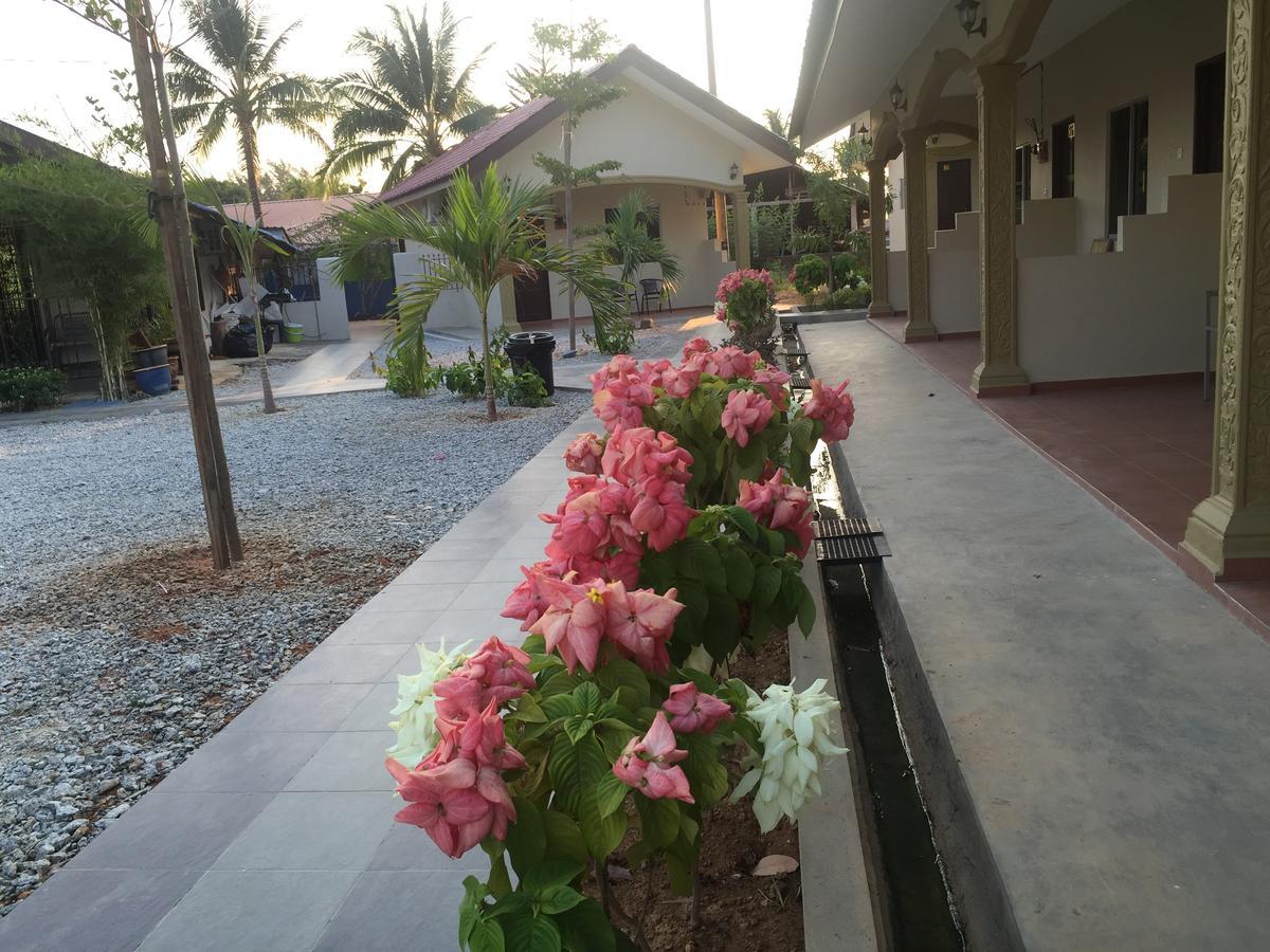 Dhania Cenang Beach Motel Pantai Cenang  Exterior foto