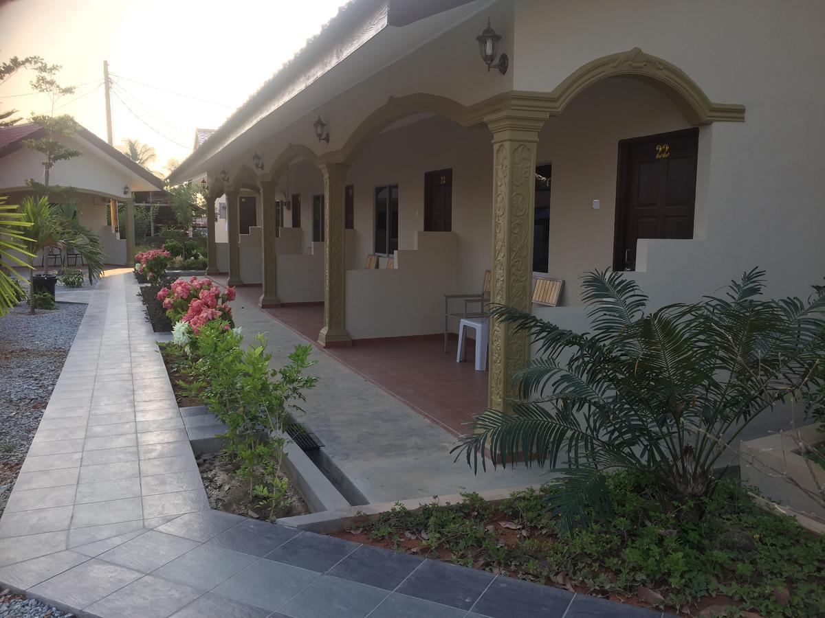Dhania Cenang Beach Motel Pantai Cenang  Exterior foto
