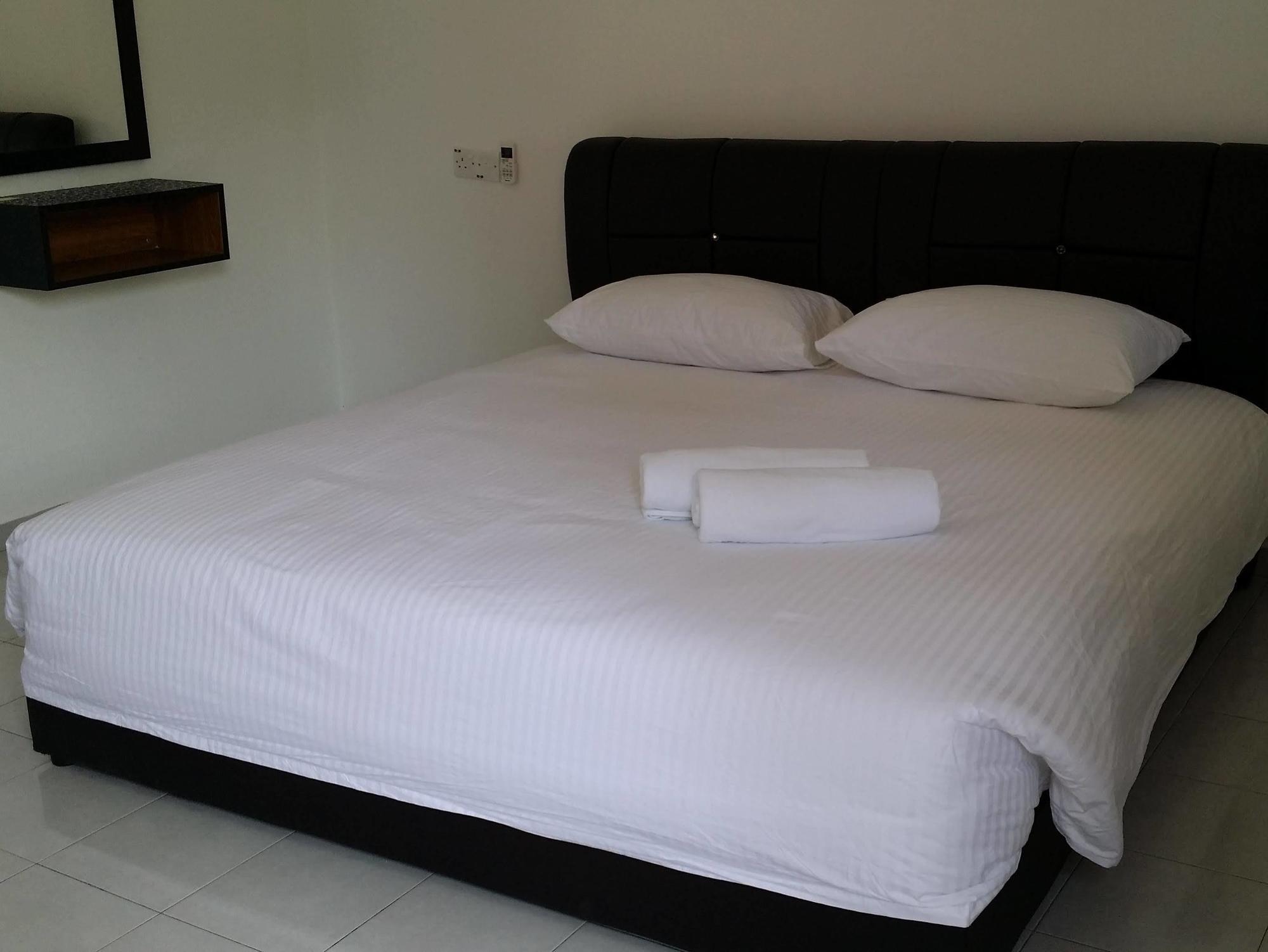 Dhania Cenang Beach Motel Pantai Cenang  Exterior foto